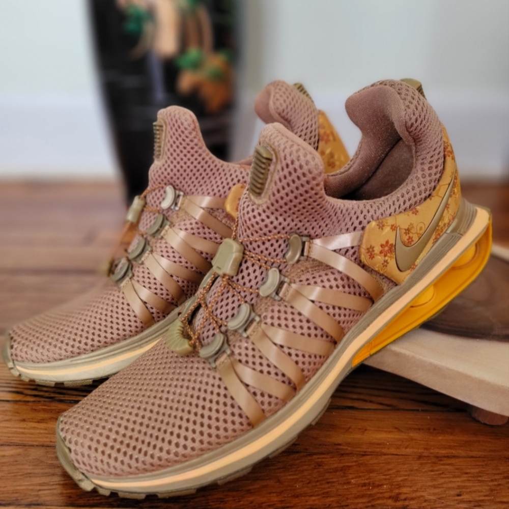 Womens Nike Shox Gravity 'Metallic Gold', Size 8.5